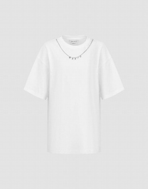 Camiseta Urban Revivo Necklace Decor Crew Neck Loose Mujer Blancos | MWC3045JI