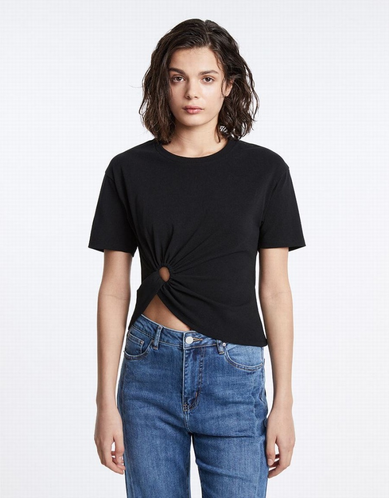 Camiseta Urban Revivo Cropped With Ring Detail Mujer Negros | WQC1378OZ