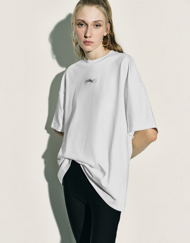 Camiseta Urban Revivo Loose Directo Mujer Blancos | XGW9364SA