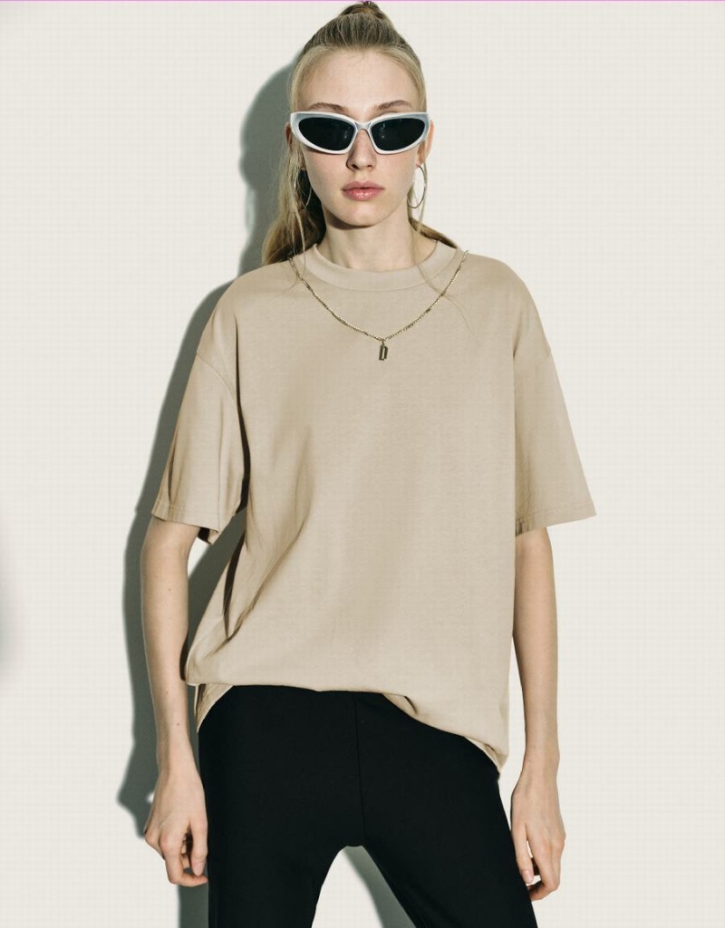 Camiseta Urban Revivo Regular With Necklace Mujer Kaki | GUW6748ET